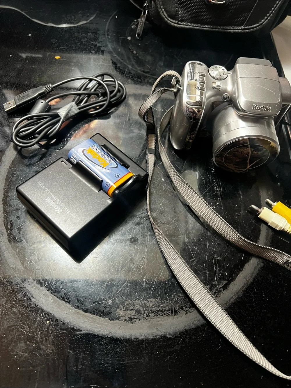 Kodak Lens Digital Camera in Gray with carry case
